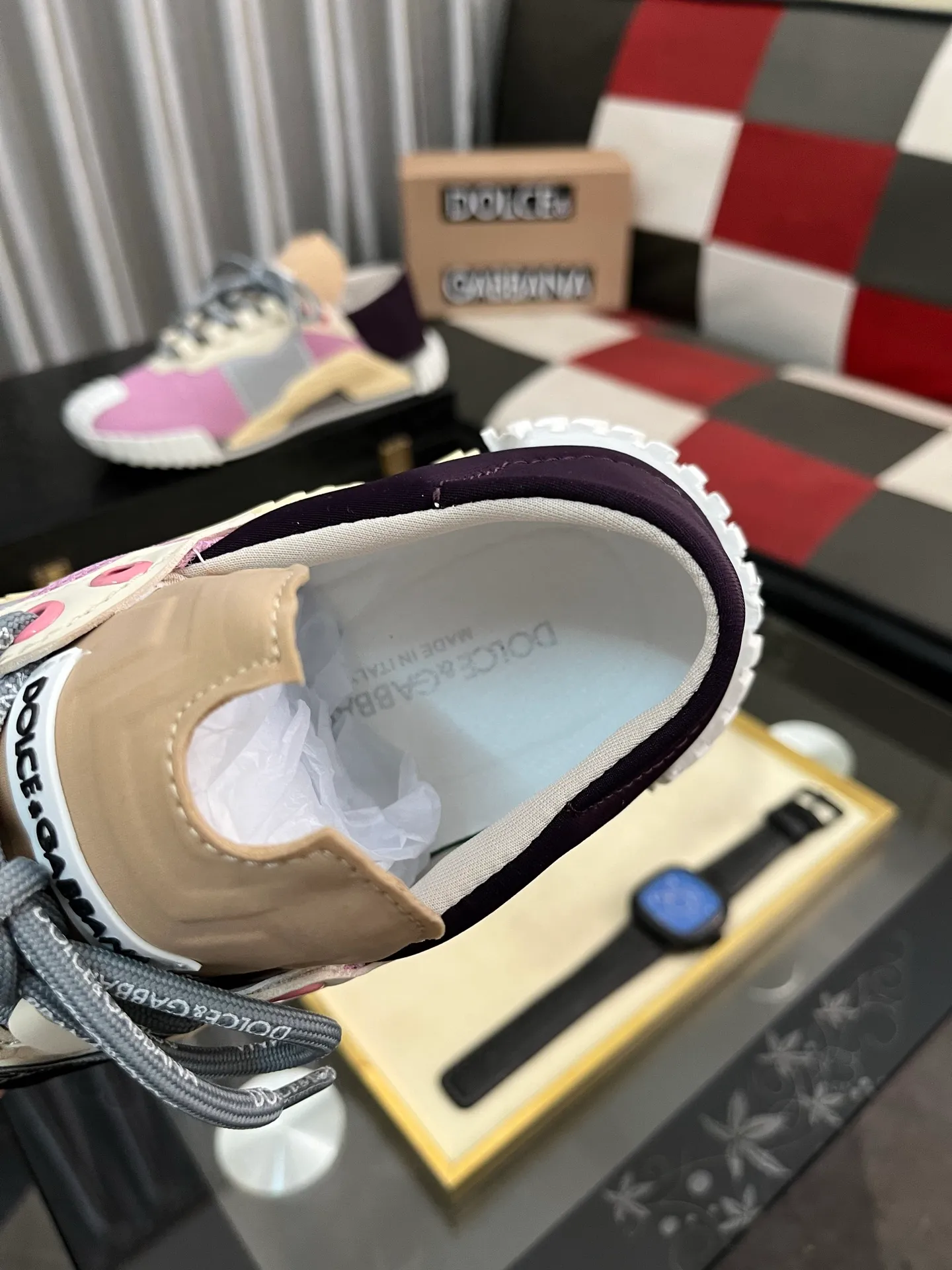Men's shoes 💰440⌚️⌚️DG's latest popular 🔥🔥casual shoes, the tongue has the brand's iconic details, and the combination of silk cowhide and cow suede enhances the style. Fashionable and versatile, it can complement any look. Create an exquisite design with unique dynamic vitality and modern atmosphere, showing modern elegance. Size: 35-46